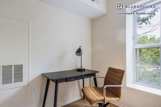 Foto del edificio - 444 Washington Blvd