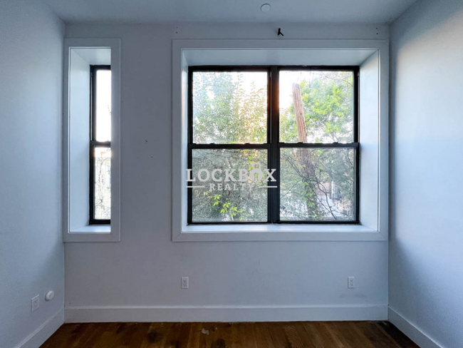 Building Photo - 1337 Gates Ave