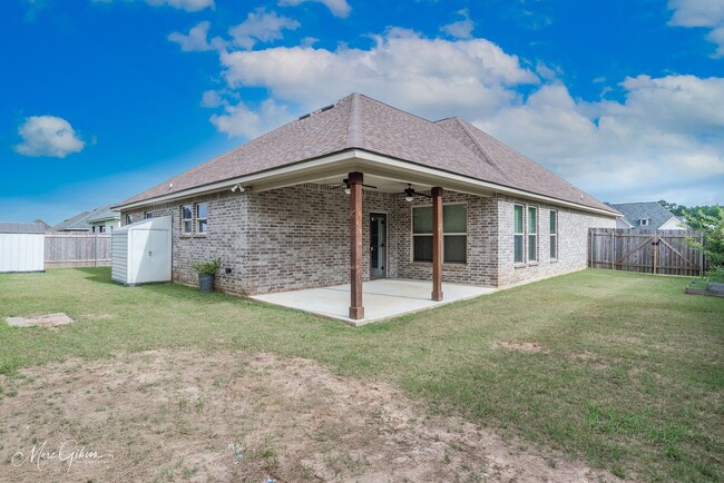 Foto del edificio - 5 Bedroom 3 Bathroom in Lost River Estates