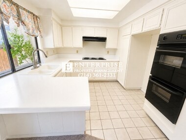 Building Photo - Beautiful 3-bedroom Anaheim Hills home with private patios and community pool!