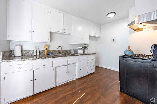 1BR, 1BA - 735SF - Kitchen - Palm Gate Apartments