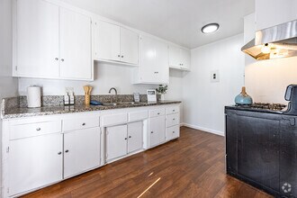 1BR, 1BA - 735SF - Kitchen - Palm Gate Apartments