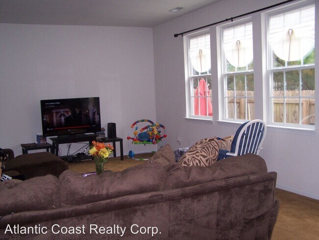 Building Photo - 4 br, 2 bath House - 118 Keeper St.