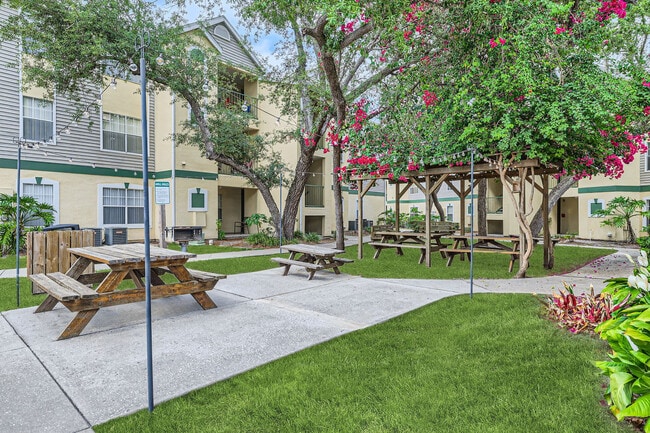 Building Photo - GOLDEN OAKS