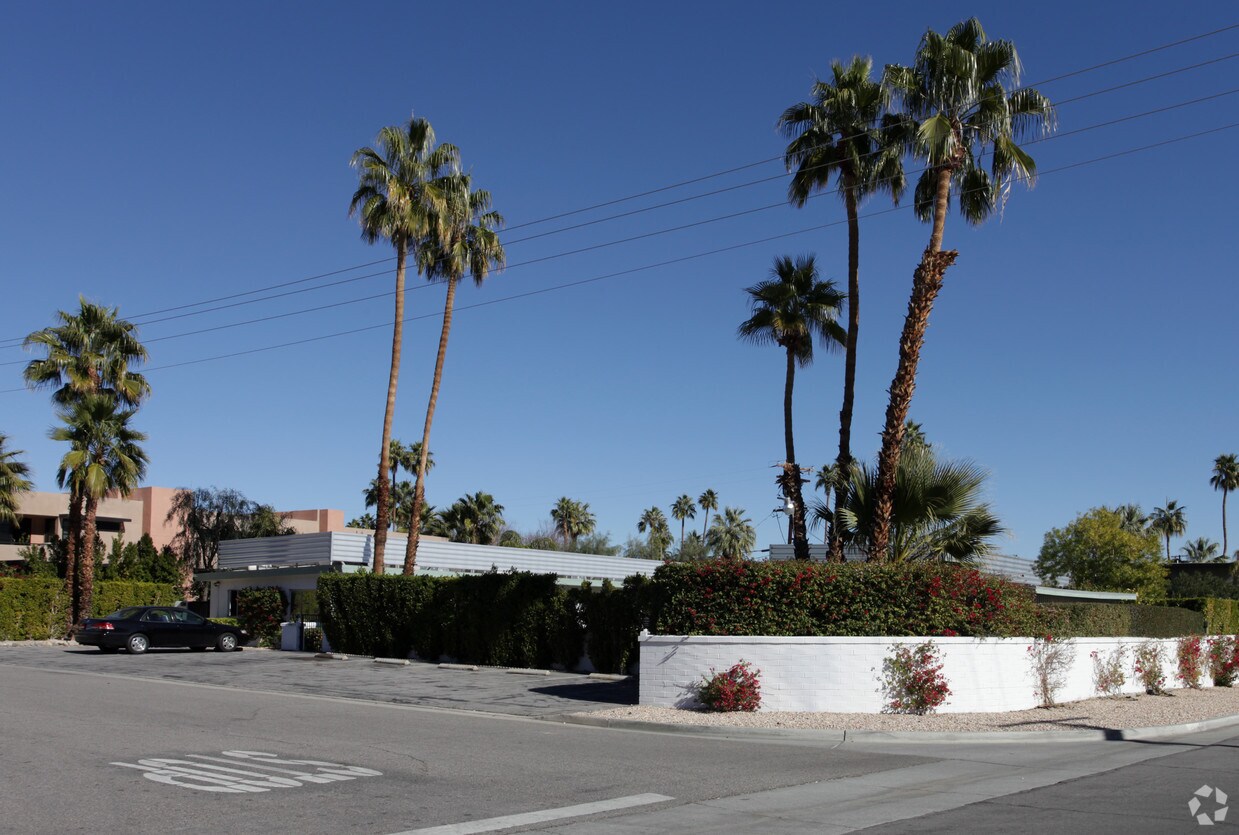 700 S Riverside Dr, Palm Springs, CA 92264 Apartments in Palm Springs