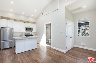 Foto del edificio - 7851 Airlane Ave