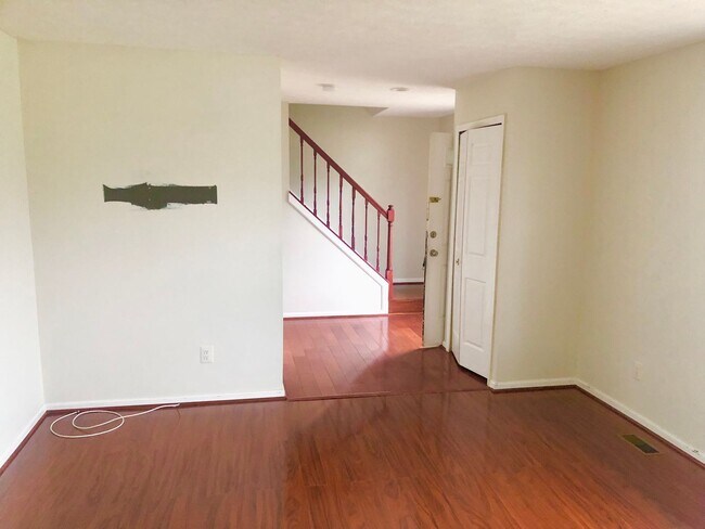 Building Photo - Spacious 3 Bedroom Single Family Home in B...