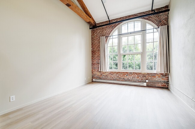 Building Photo - 461 2nd St