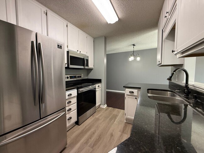 Foto del edificio - RENT SPECIAL! Updated 2 Bed, 2.5 Bath Appl...