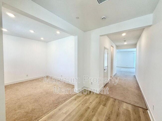 Building Photo - 34390 Coconut Cir