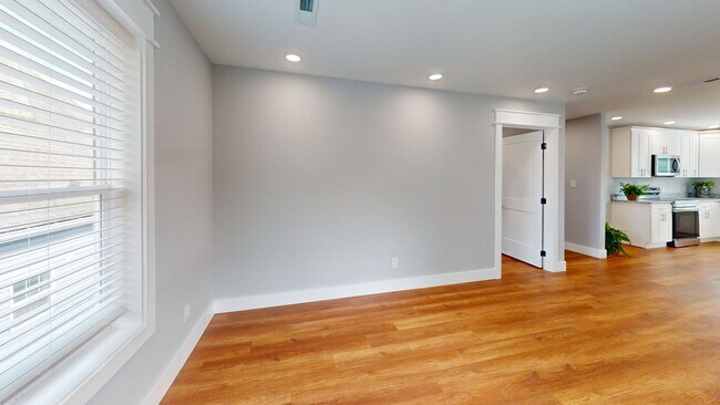 Foto del edificio - 1726 Forest Ave