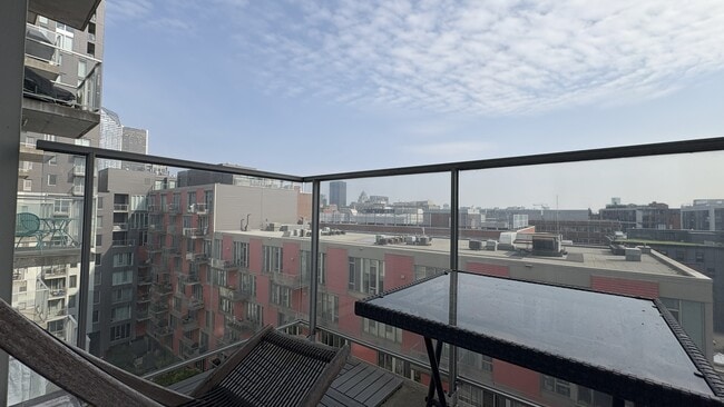 Building Photo - 71 Rue Duke
