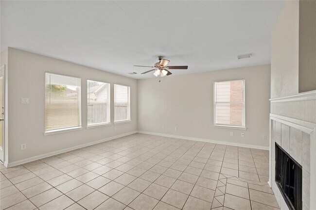 Foto del edificio - 18127 Jills Way Ln