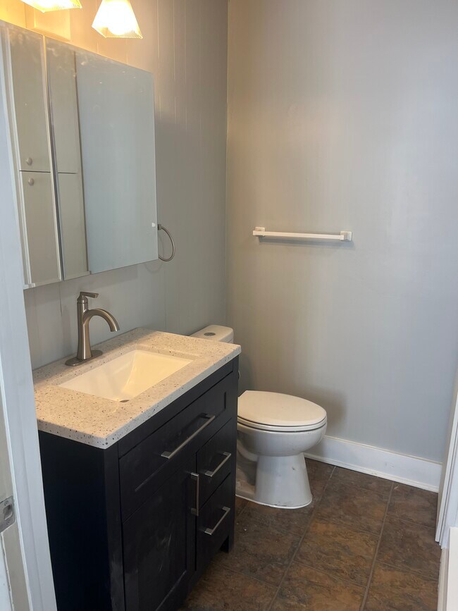 Foto del edificio - 613 E 3rd St