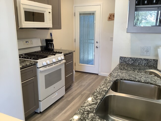 Foto del edificio - 4504 E Linden St