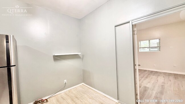 Building Photo - 22 Woodlawn Av W