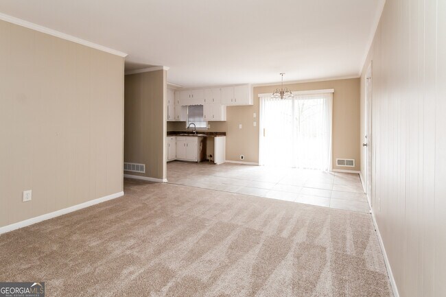 Building Photo - 892 Oak Dr