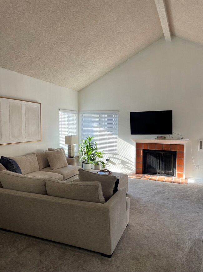 Habitación con revestimiento Nord y chimenea - 930 Via Mil Cumbres