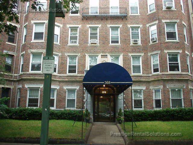 Building Photo - 368 Riverway