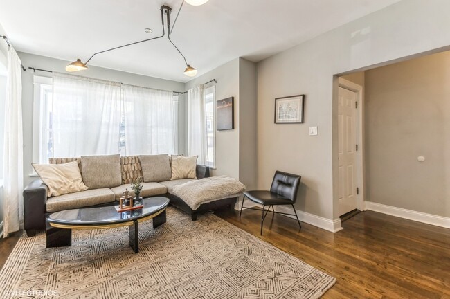 Foto del edificio - 3021 N Davlin Ct