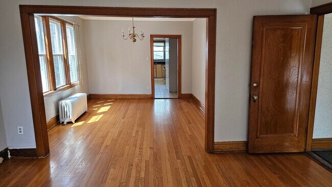 Foto del edificio - 1310 Maple Ave