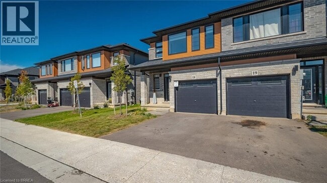 Photo du bâtiment - 461 Blackburn Dr