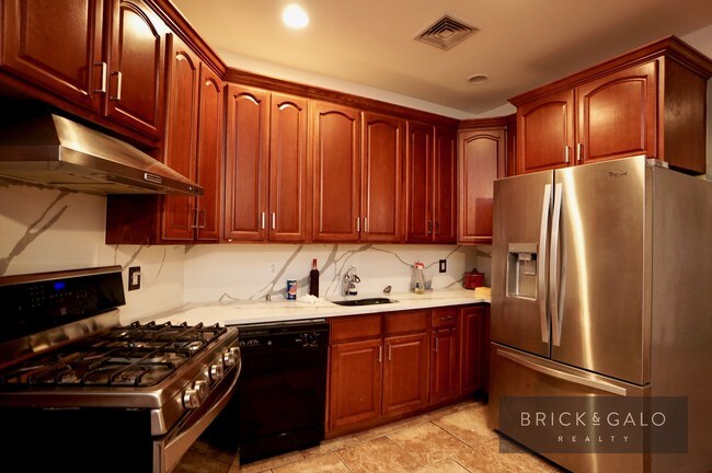 Foto del edificio - 39 Marble Hill Ave
