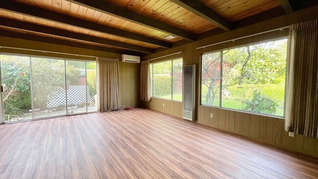Foto del edificio - Single-Level in the Anholm Tract Downtown SLO with A/C and Great Backyard