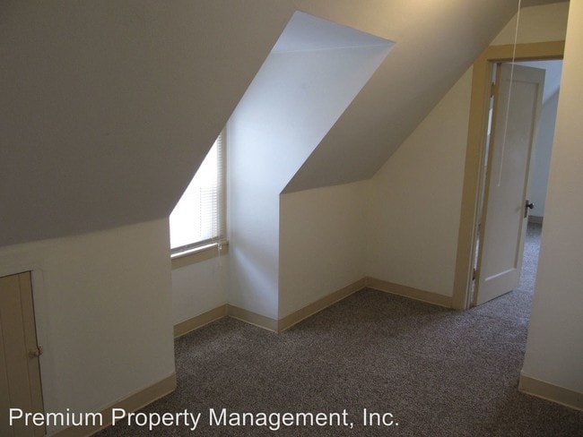 Building Photo - 226 McNary Ave NW