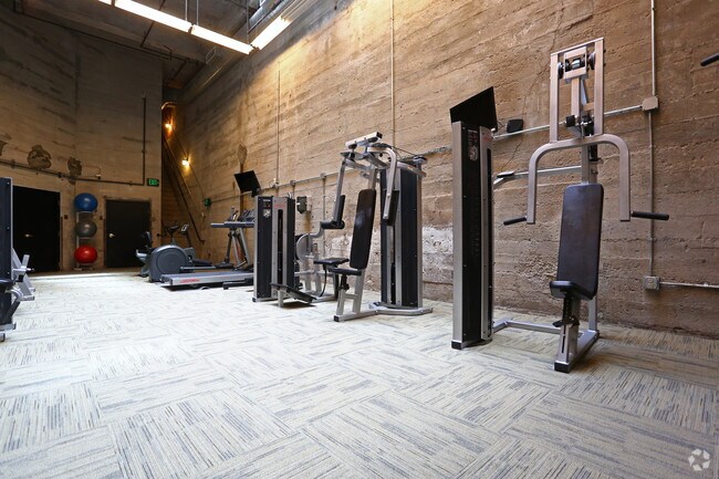 Gimnasio - The Continental Life Building