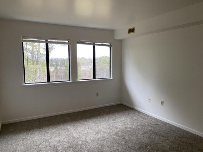 Foto del edificio - 960 Life Drive, Apartment 24