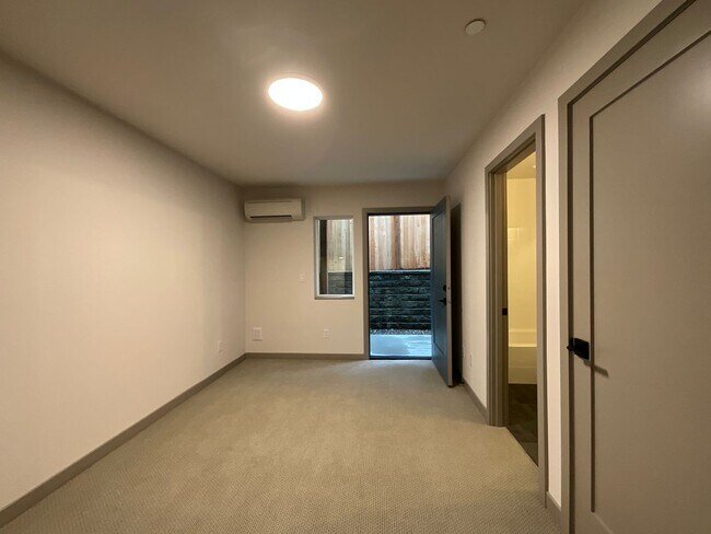 Building Photo - 2 Week Move In Special at this Stunning Br...