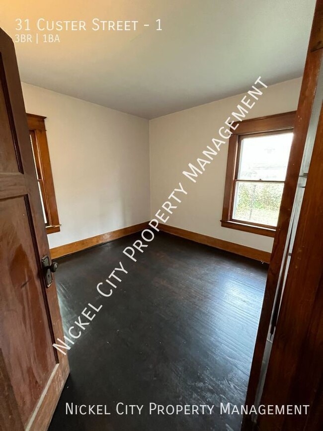 Building Photo - 31 Custer St
