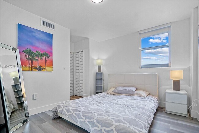 Foto del edificio - 9273 Collins Ave