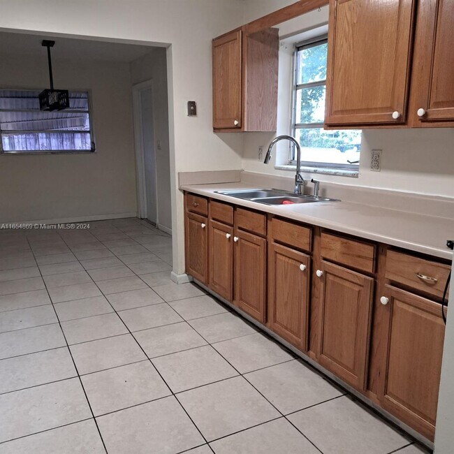 Building Photo - 3131 N 73rd Ave