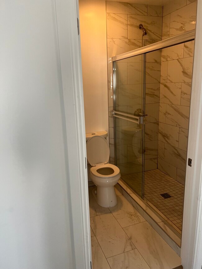 Building Photo - 955 W 55th St