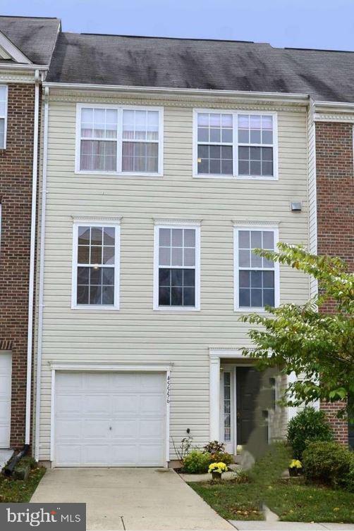 Primary Photo - 45556 Lakemont Square