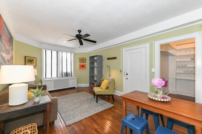 Foto del edificio - 828 N Elm St