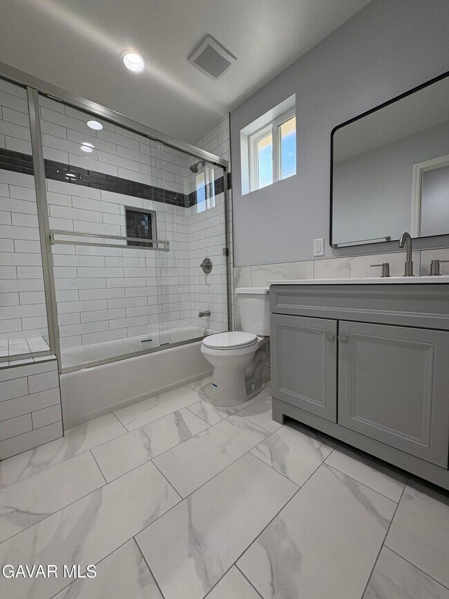 Building Photo - 3767 Noll Dr