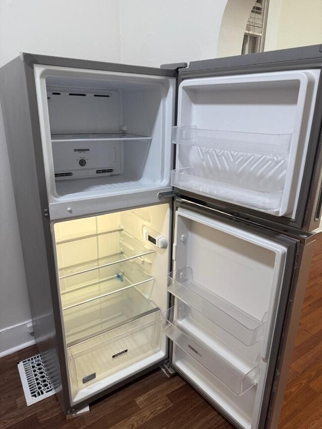 Building Photo - 932 E Market St