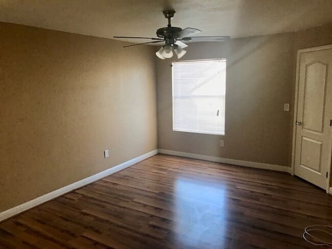Building Photo - Great Gated Community Upgraded 1 Bedroom- ...