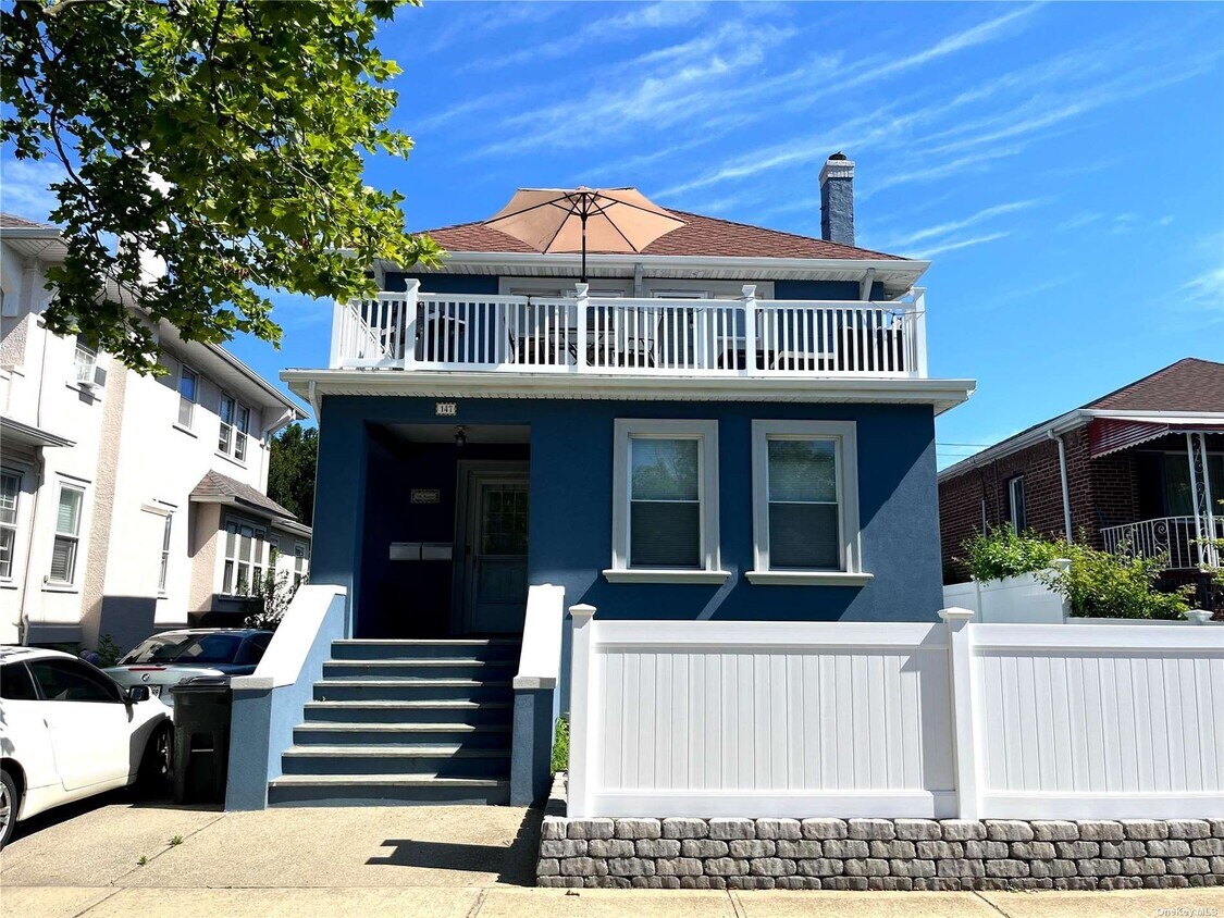 Foto principal - 147 E Walnut St