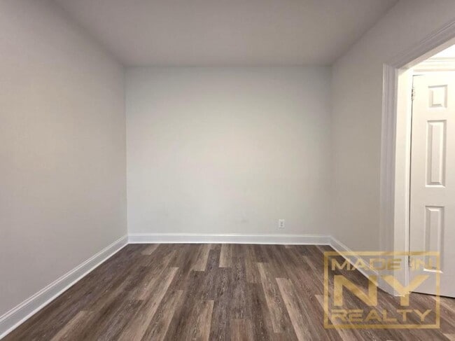 Building Photo - 1 bedroom in ASTORIA NY 11106