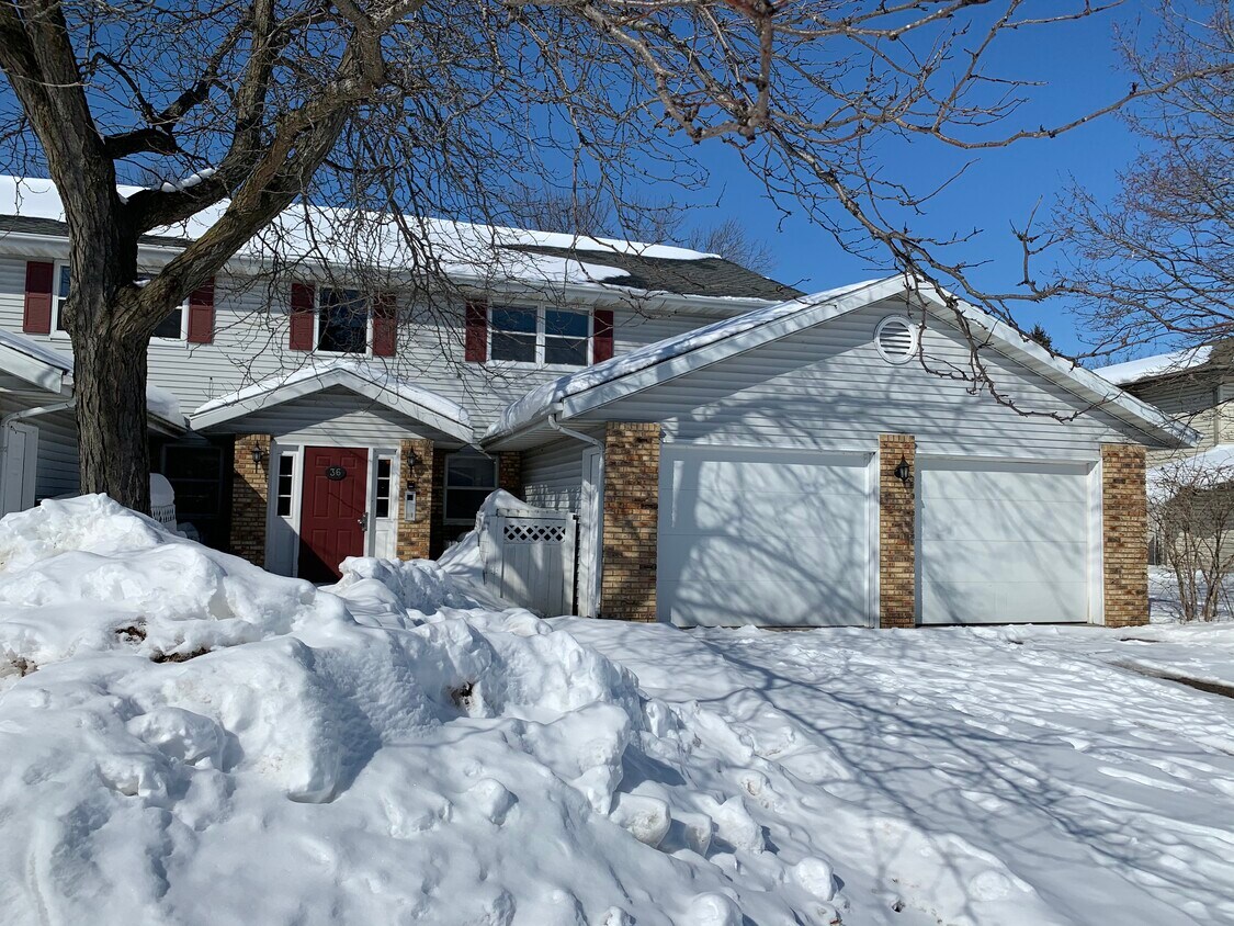 44 Stonehaven Dr Unit 4, Sun Prairie, WI 53590 Apartments in Sun