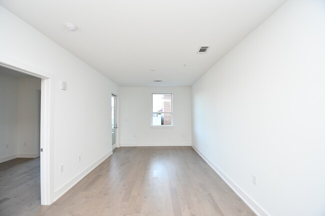 Building Photo - 775 Juniper St NE