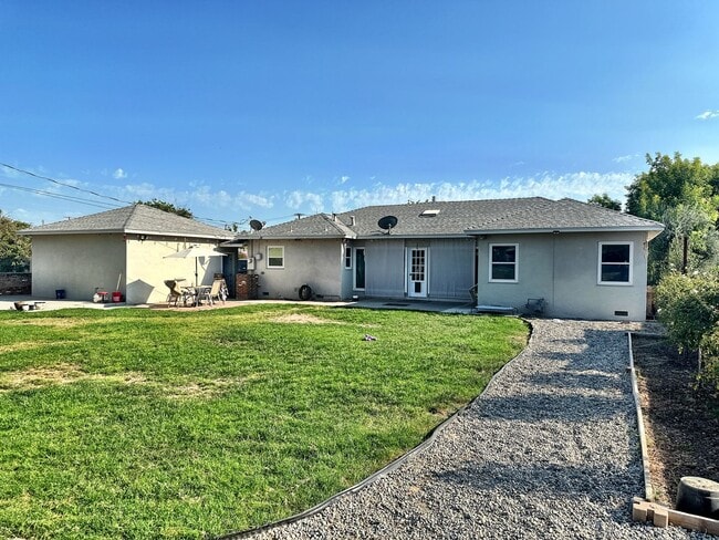 Building Photo - 140 W Terrace Dr
