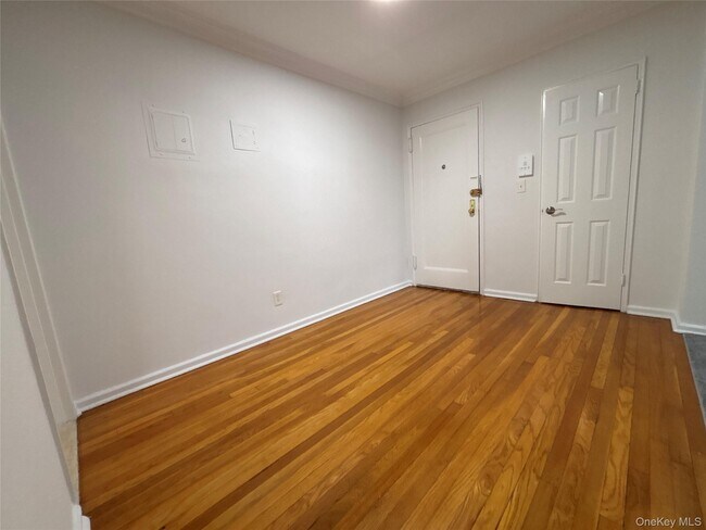 Foto del edificio - 50 S Middle Neck Rd