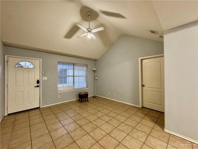 Building Photo - 28 S Dahlia St