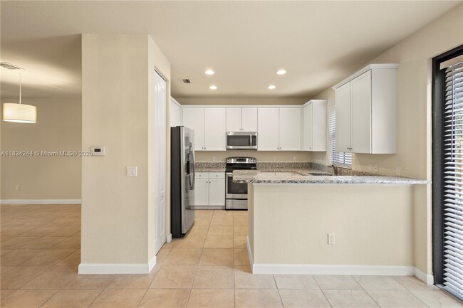 Building Photo - 9600 Town Parc Cir N