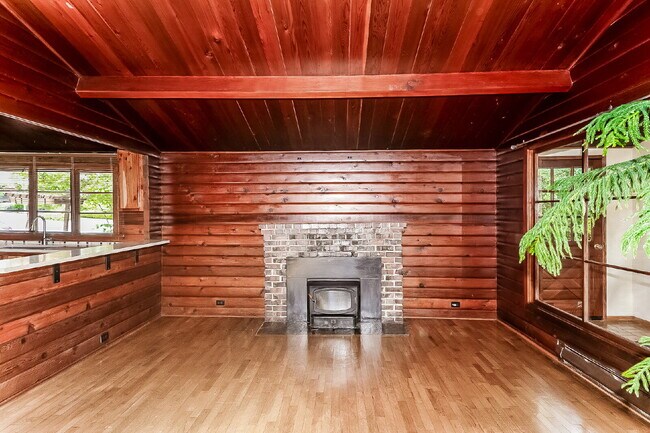 Foto del edificio - Charming Enatai Craftsman Near Lake Washington – 3BR/2BA- AVAILABLE NOW!